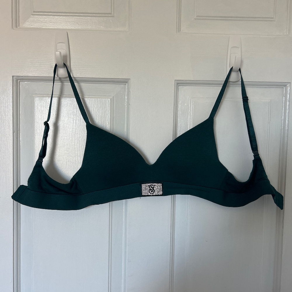 Victoria’s Secret 32B Wireless Bra